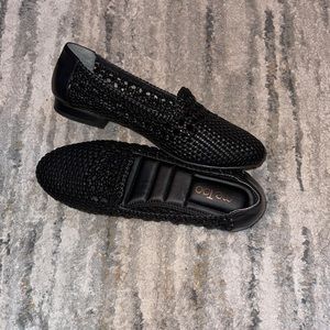 NWOB Me Too black leather woven shoe.